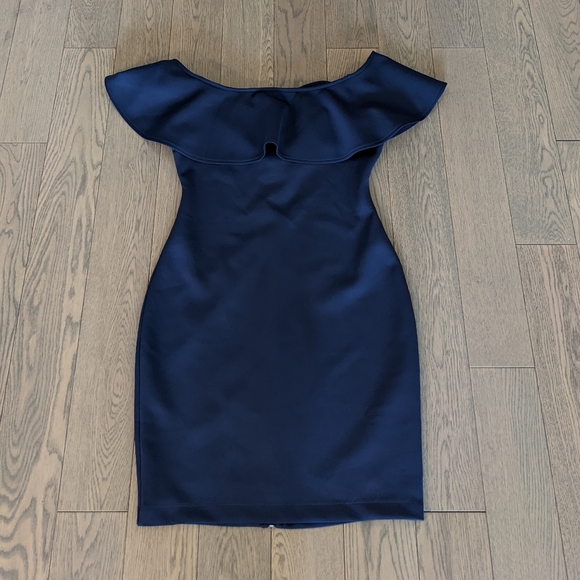 Guess Tori Off-The-Shoulder Ruffle Dress - Picture 2 of 8